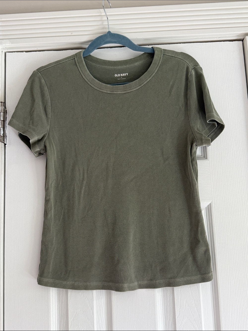 Short-Sleeve Ribbed Crewneck Tee in Olive